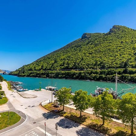 Seafront Villa Andrijana - Happy Rentals Plomin Exterior foto