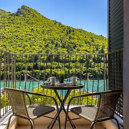 Seafront Villa Andrijana - Happy Rentals Plomin Exterior foto