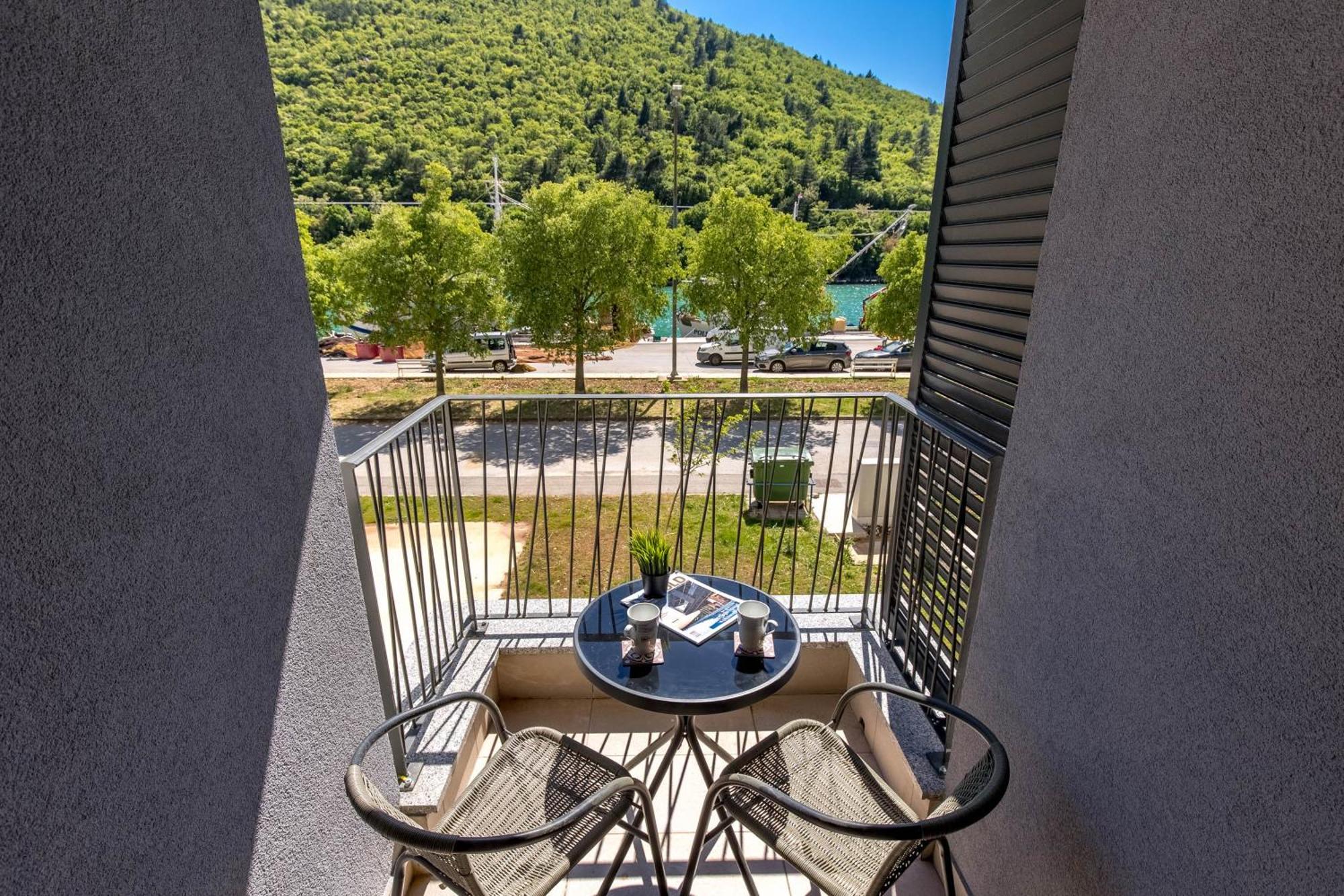 Seafront Villa Andrijana - Happy Rentals Plomin Exterior foto